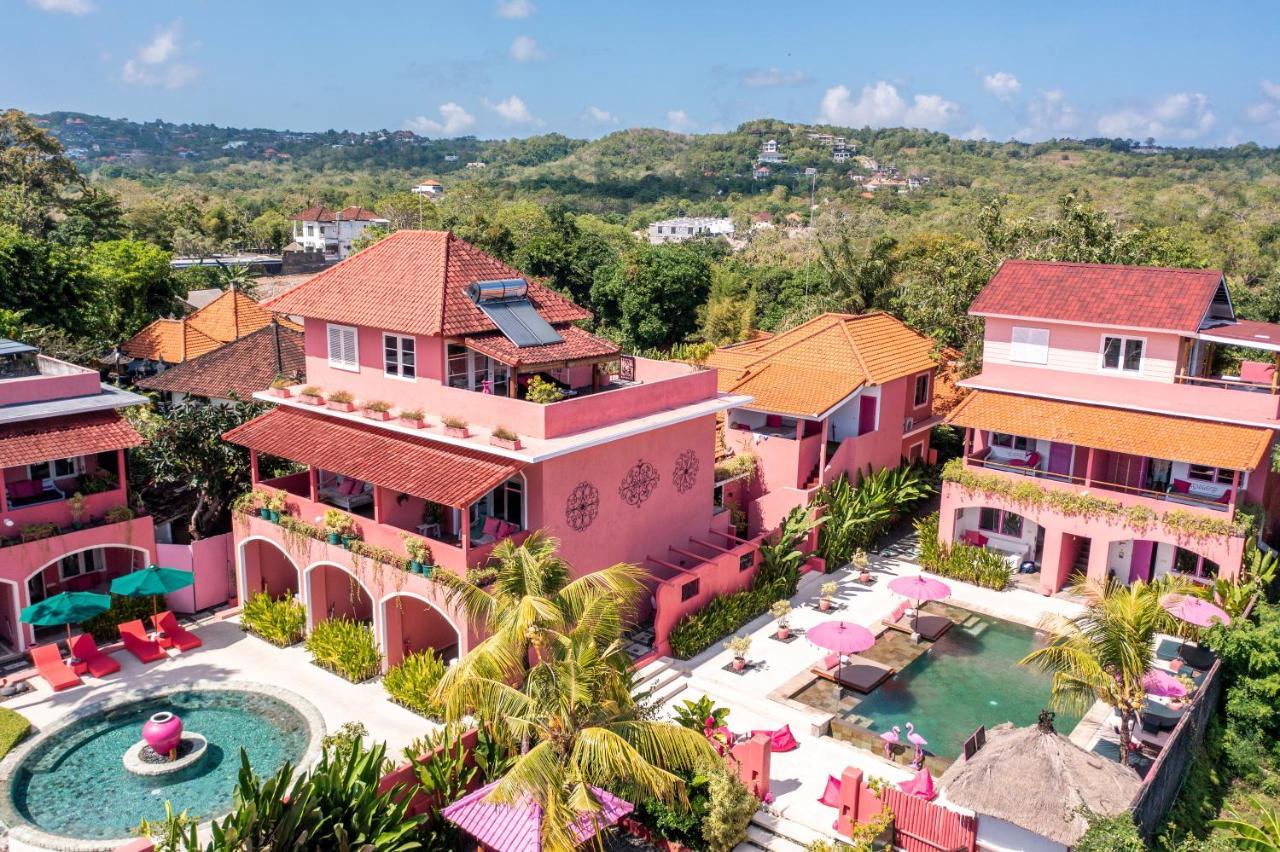 Pinkcoco - Constant Surprises & For Cool Adults Only 3* Uluwatu (Bali)