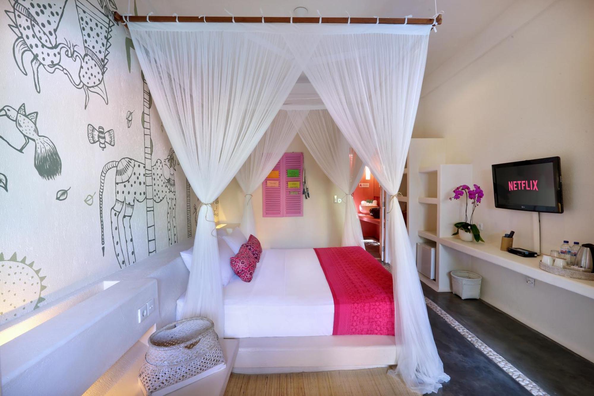 Pinkcoco - Constant Surprises & For Cool Adults Only होटल 3*