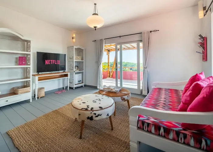 Pinkcoco Uluwatu - Constant Surprises & For Cool Adults Only