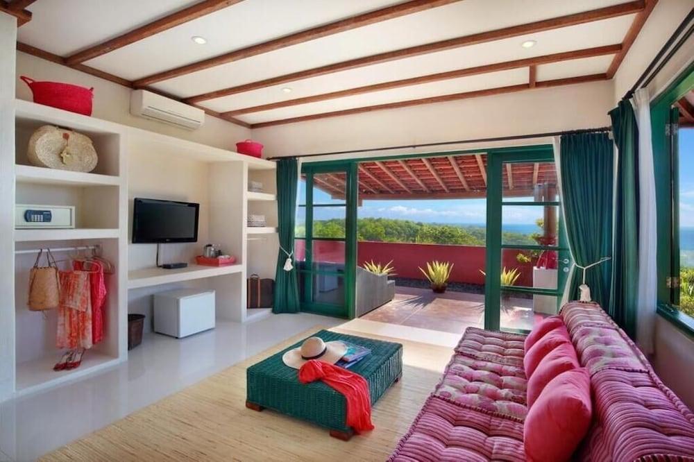 Hotel Pinkcoco - Constant Surprises & For Cool Adults Only Uluwatu
