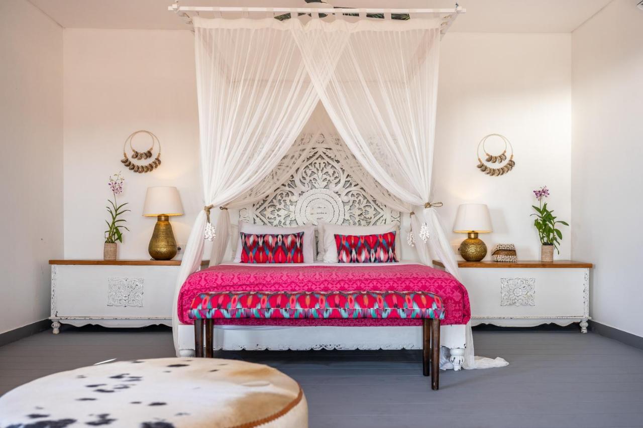 Pinkcoco - Constant Surprises & For Cool Adults Only Hotel Uluwatu