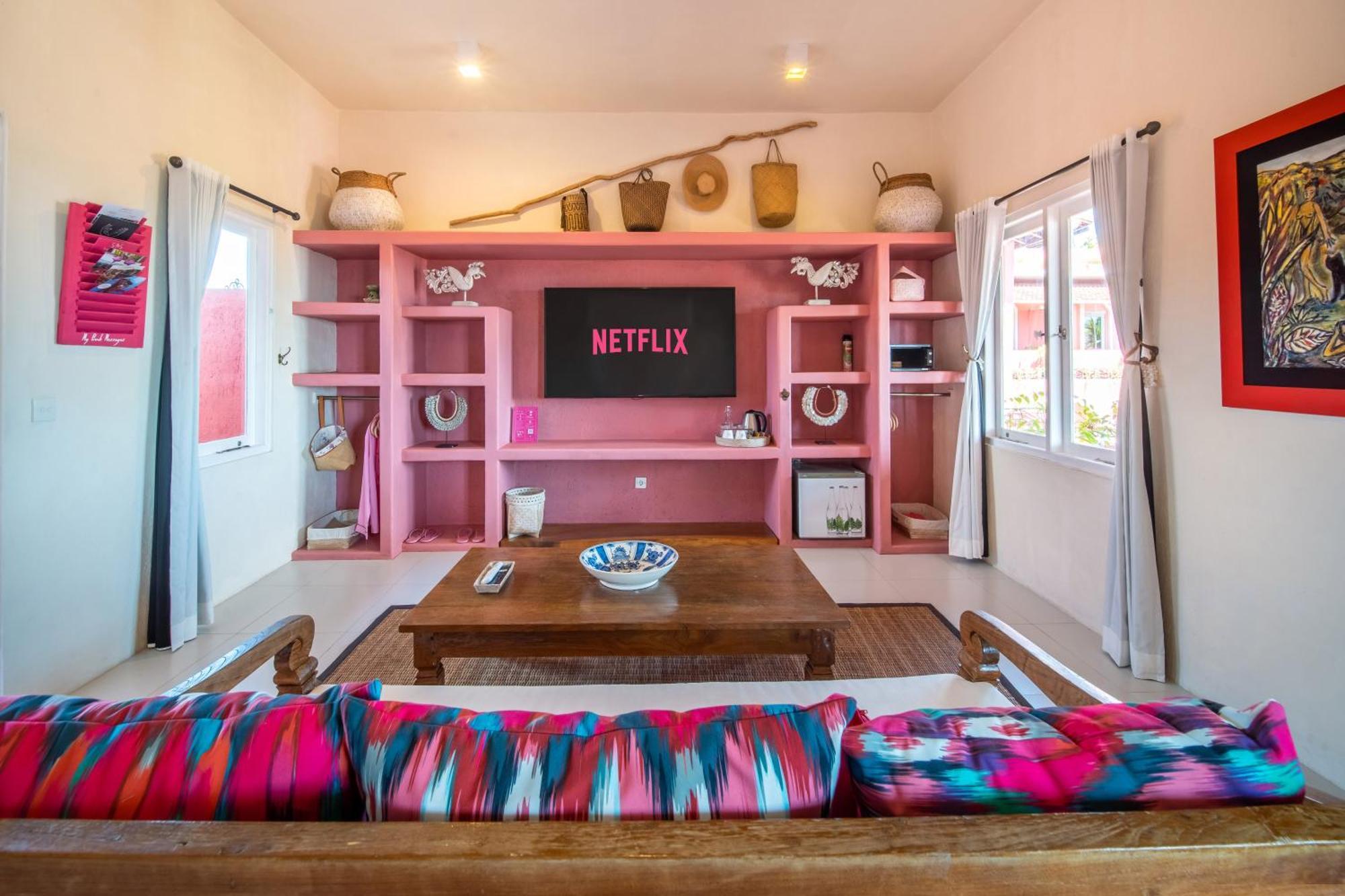 Pinkcoco - Constant Surprises & For Cool Adults Only Hotel Uluwatu