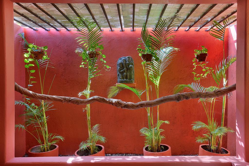 Pinkcoco - Constant Surprises & For Cool Adults Only Hotel Uluwatu